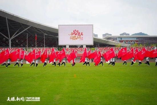 TF家族新生马嘉祺在片中饰演了张艾嘉班里一个不听话的学生，首次触电被观众赞灵气十足，;虽然表演还很青涩，但是灵气十足，值得期待